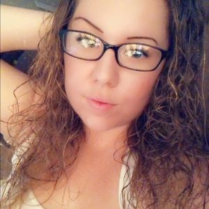 Meet your Posher, April